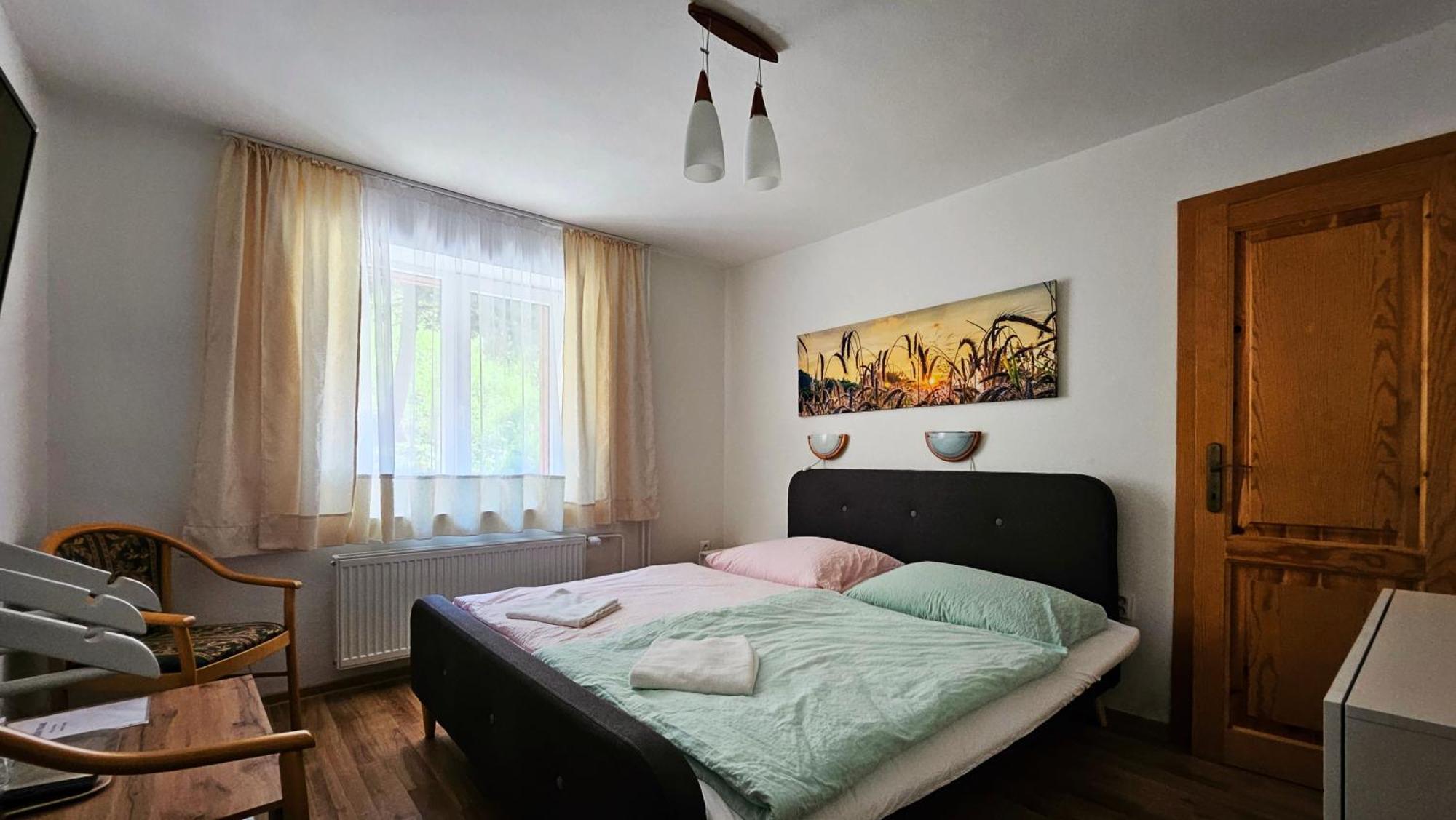 Penzion Toliar Hotel Stará Lesná Екстериор снимка